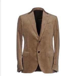 Men’s velvet sports coat.
